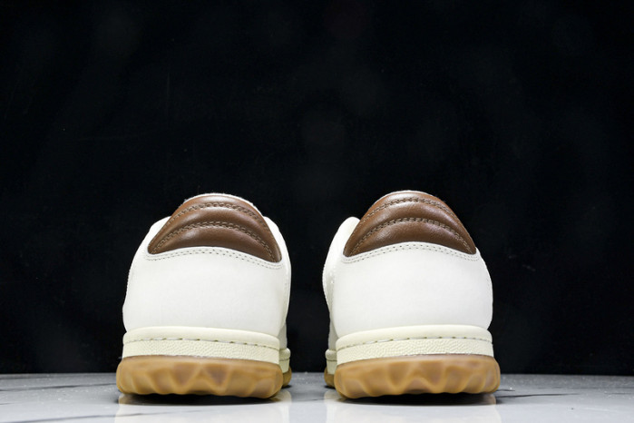 Gv*c sneaker
