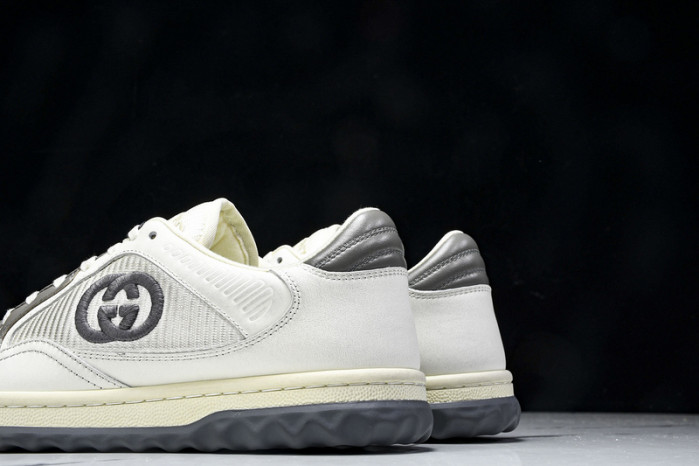 Gv*c sneaker