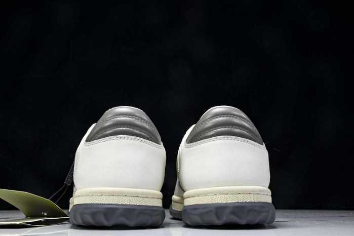 Gv*c sneaker