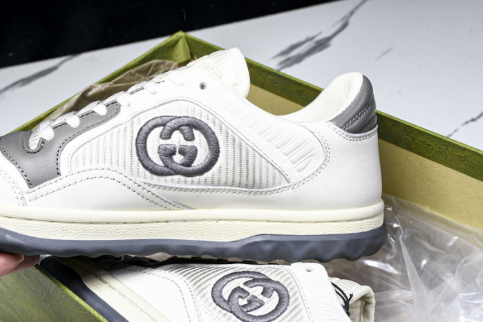 Gv*c sneaker