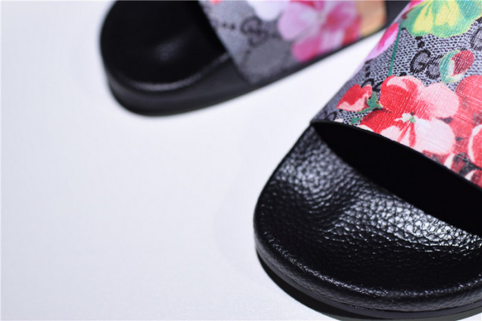 Gv*c slippers