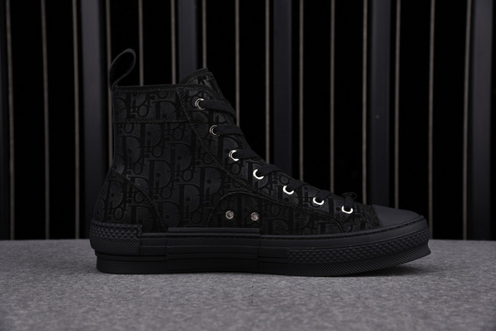 D10R B23 Oblique High Top Sneaker