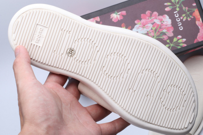 Gv*c slippers